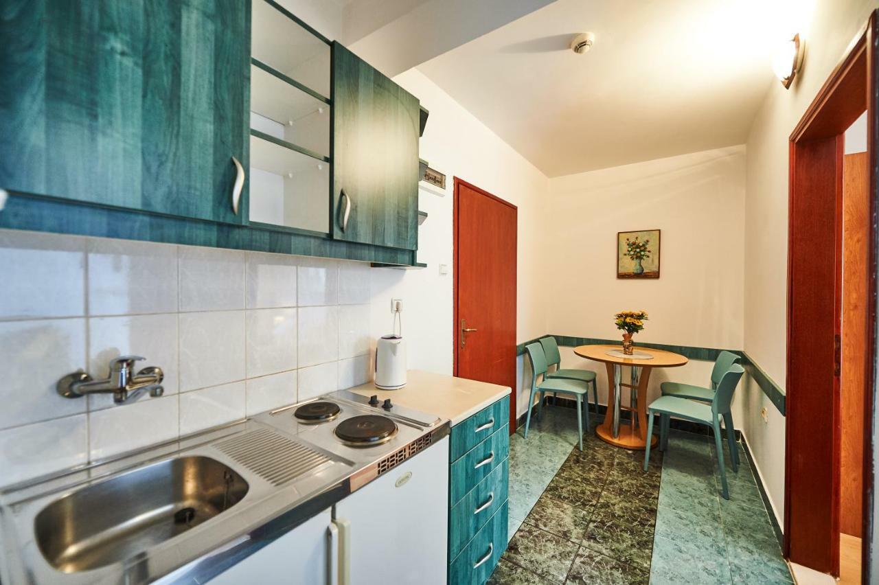 Family Apartments Mont Будва Екстер'єр фото