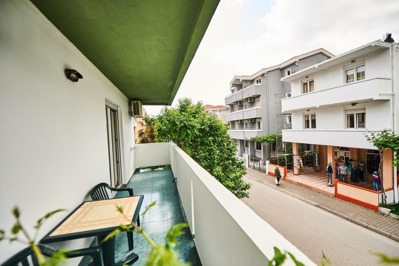Family Apartments Mont Будва Екстер'єр фото